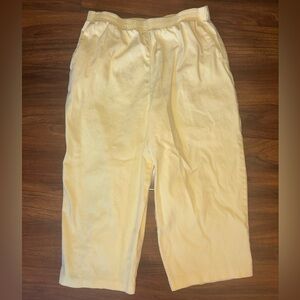 Briggs New York Butter Yellow Capri Pant
